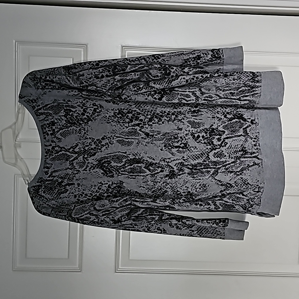 Chico's Zenergy Size 3 Animal print top - Picture 4 of 4